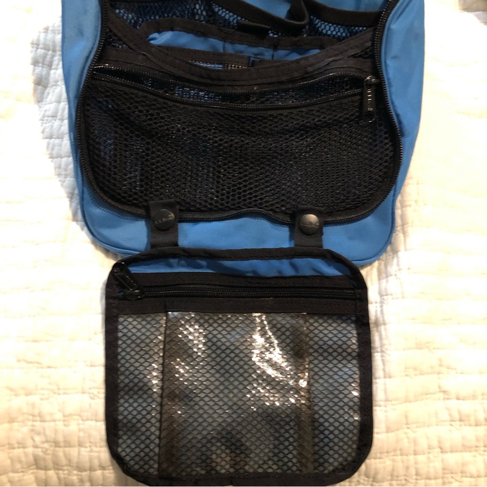 L.L. Bean Blue Toiletry Bag - Picture 4 of 5